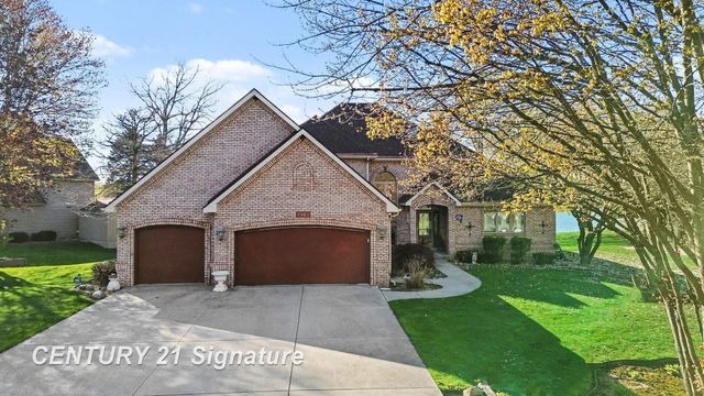 1944 E Lake Circle Drive, Saginaw, MI 48609