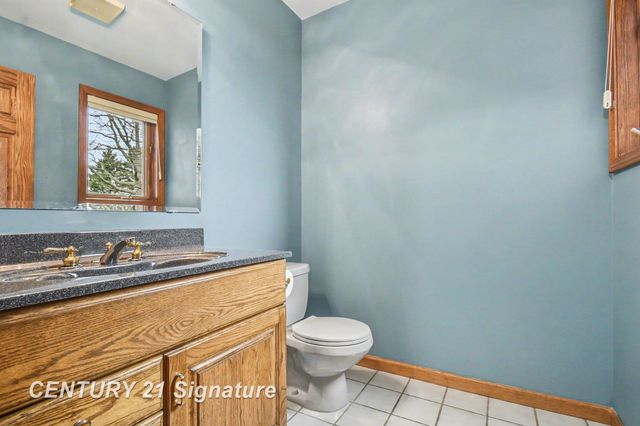 1944 E Lake Circle Drive, Saginaw, MI 48609