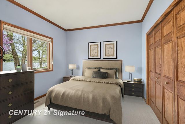 1944 E Lake Circle Drive, Saginaw, MI 48609
