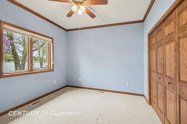 1944 E Lake Circle Drive, Saginaw, MI 48609