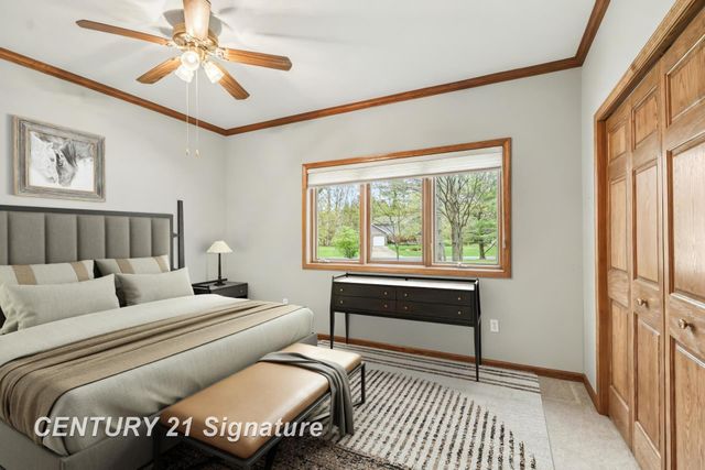 1944 E Lake Circle Drive, Saginaw, MI 48609