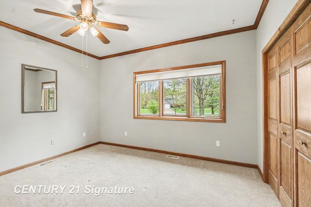 1944 E Lake Circle Drive, Saginaw, MI 48609