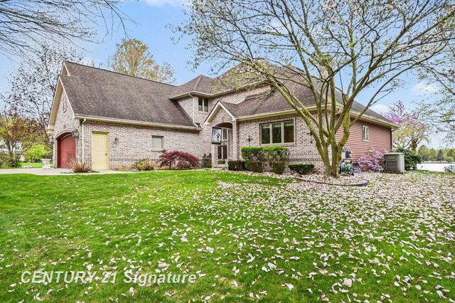 1944 E Lake Circle Drive, Saginaw, MI 48609
