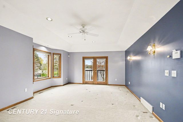 1944 E Lake Circle Drive, Saginaw, MI 48609