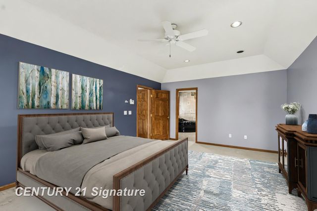 1944 E Lake Circle Drive, Saginaw, MI 48609