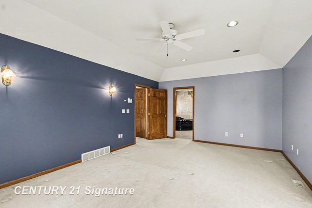 1944 E Lake Circle Drive, Saginaw, MI 48609