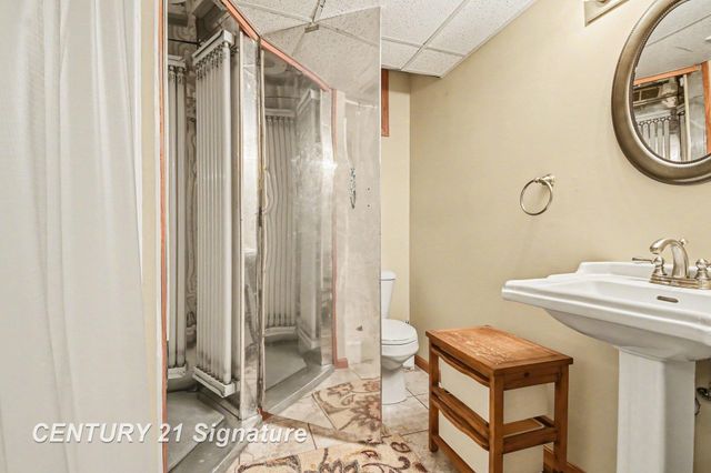 1944 E Lake Circle Drive, Saginaw, MI 48609