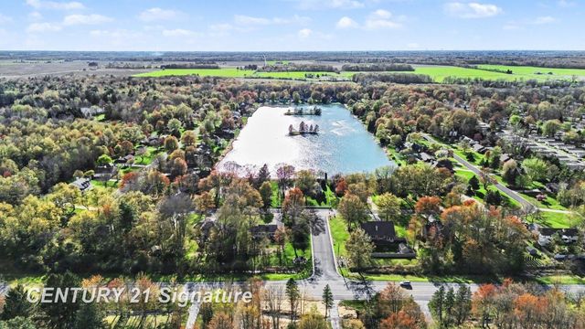 1944 E Lake Circle Drive, Saginaw, MI 48609