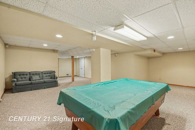1944 E Lake Circle Drive, Saginaw, MI 48609