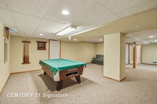 1944 E Lake Circle Drive, Saginaw, MI 48609