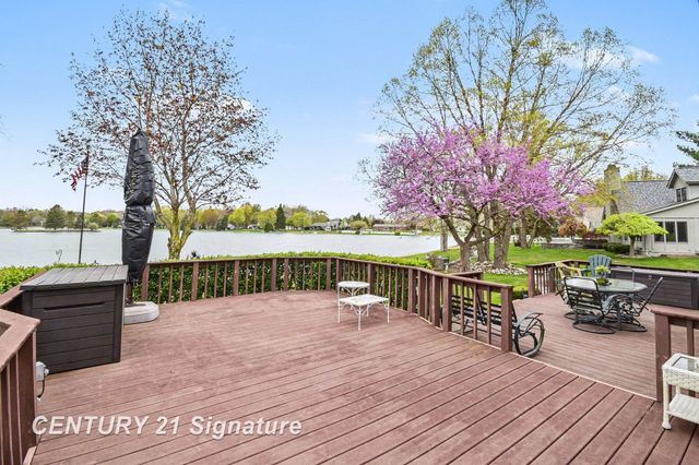 1944 E Lake Circle Drive, Saginaw, MI 48609