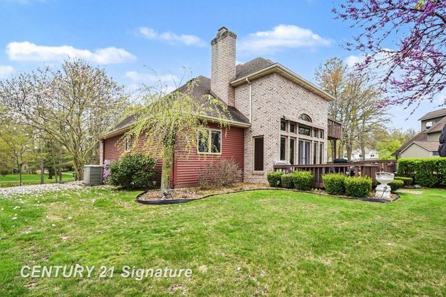 1944 E Lake Circle Drive, Saginaw, MI 48609