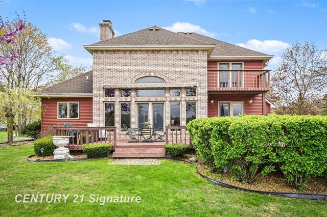 1944 E Lake Circle Drive, Saginaw, MI 48609