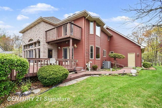 1944 E Lake Circle Drive, Saginaw, MI 48609