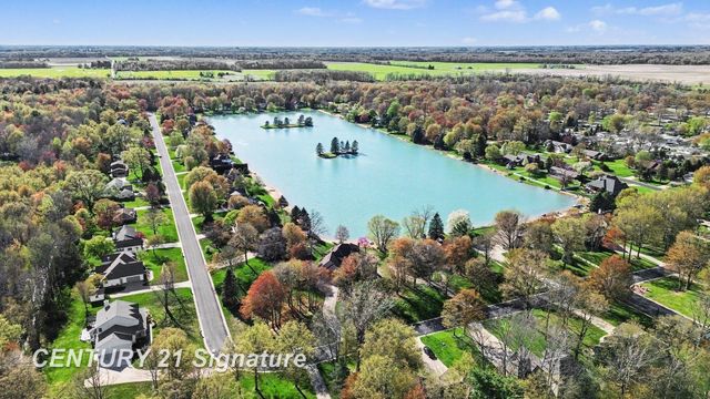 1944 E Lake Circle Drive, Saginaw, MI 48609