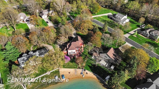 1944 E Lake Circle Drive, Saginaw, MI 48609