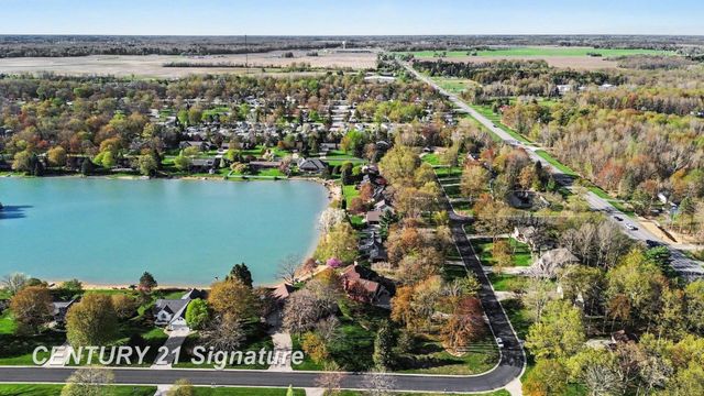1944 E Lake Circle Drive, Saginaw, MI 48609