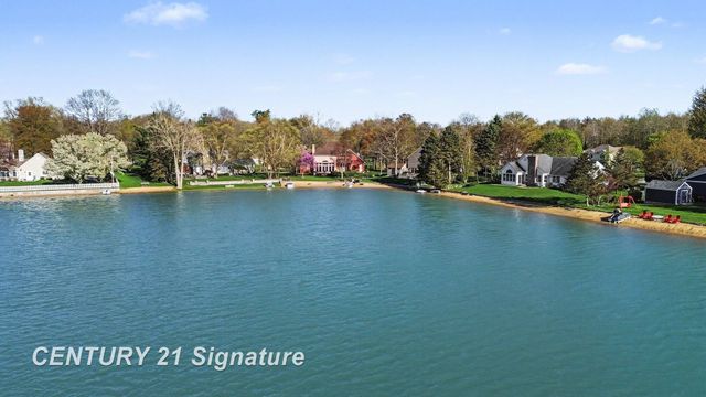 1944 E Lake Circle Drive, Saginaw, MI 48609