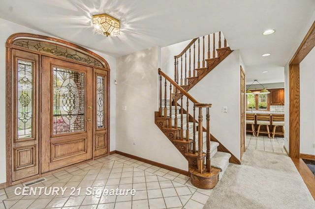 1944 E Lake Circle Drive, Saginaw, MI 48609