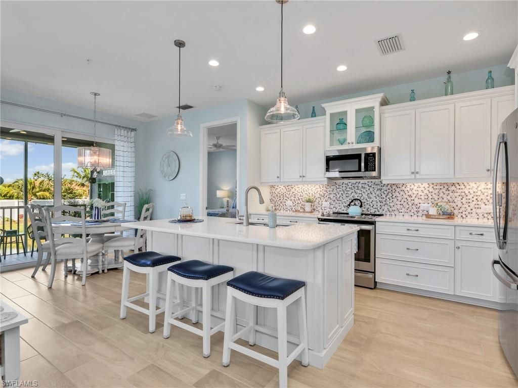 2543 Seychelles DR 605, NAPLES, FL 34112 — photo 2