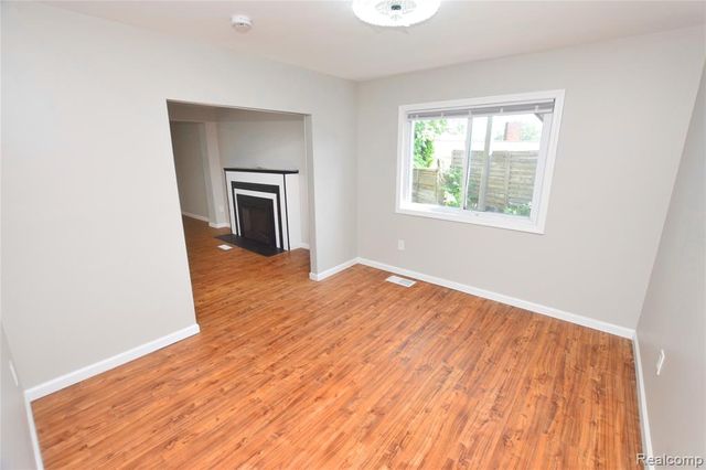 4047 Mitchell Drive, Flint, MI 48506