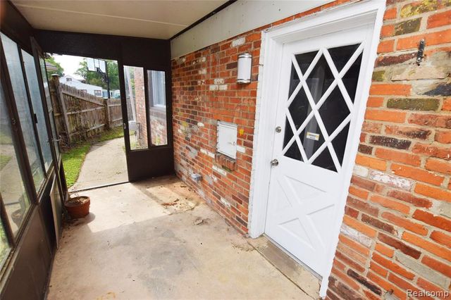4047 Mitchell Drive, Flint, MI 48506