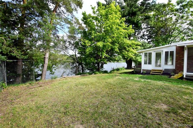 4047 Mitchell Drive, Flint, MI 48506