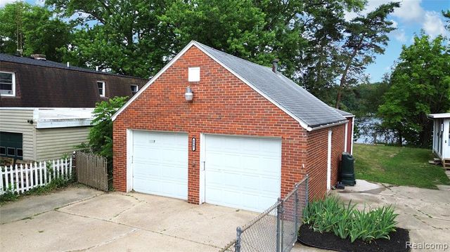 4047 Mitchell Drive, Flint, MI 48506