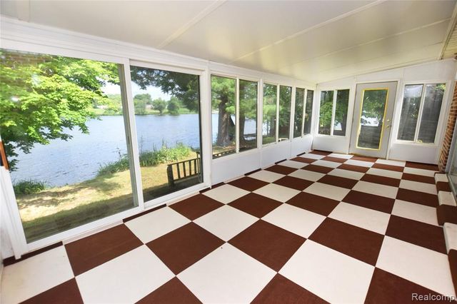4047 Mitchell Drive, Flint, MI 48506