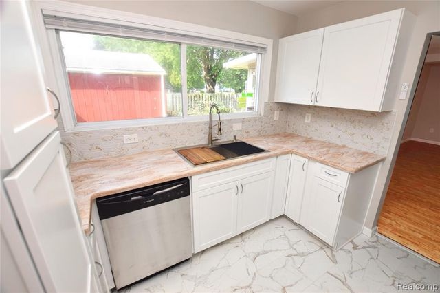 4047 Mitchell Drive, Flint, MI 48506