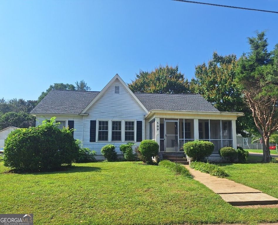 509 S 6th St, Lanett, AL 36863