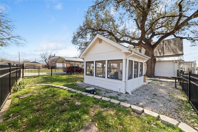 1206 Wallis Ave, Santa Anna, TX 76878