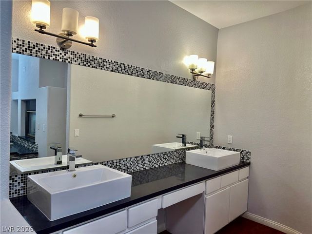 8645 Robinson Ridge Drive, Las Vegas, NV 89117