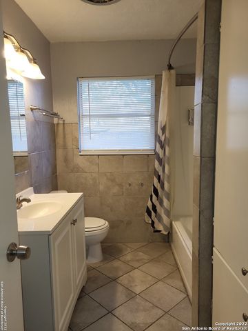 221 SCOTT AVE, Universal City, TX 78148