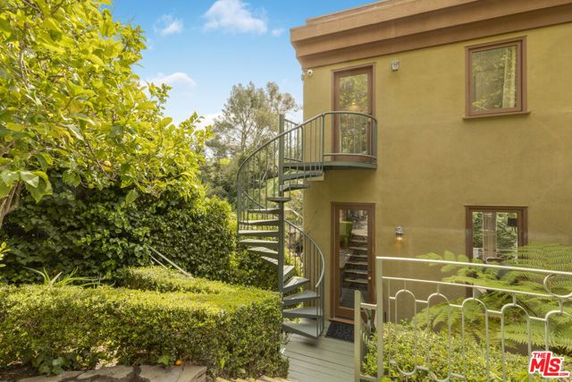 10023 Westwanda Drive, Beverly Hills, CA 90210