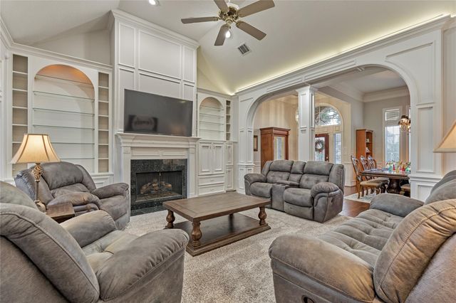 42 Naples Lane, Montgomery, TX 77356
