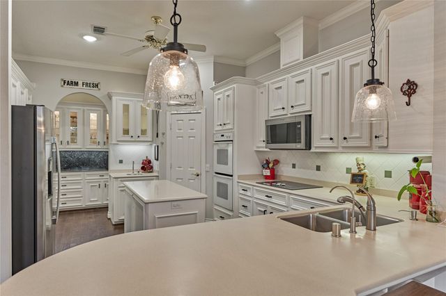 42 Naples Lane, Montgomery, TX 77356