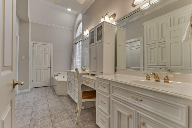 42 Naples Lane, Montgomery, TX 77356