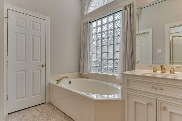 42 Naples Lane, Montgomery, TX 77356