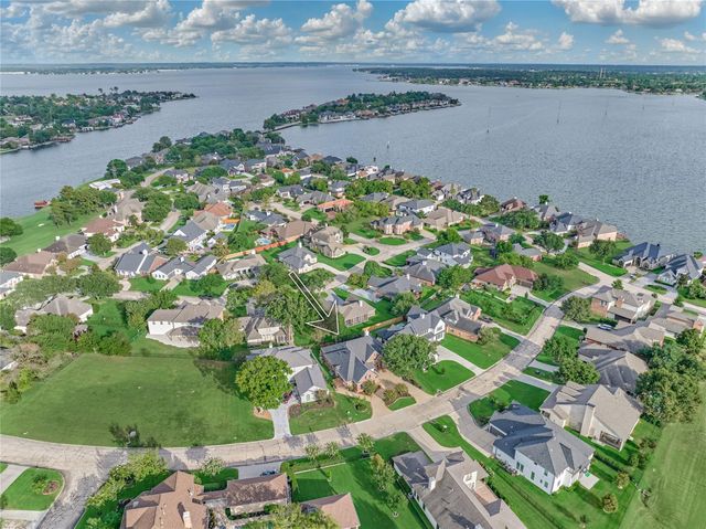 42 Naples Lane, Montgomery, TX 77356