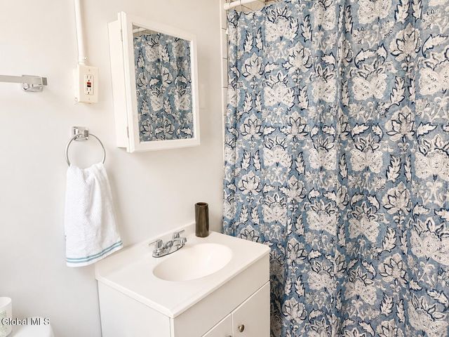 128 6th Avenue, Troy, NY 12180