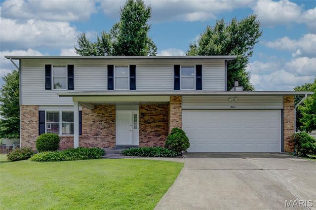 12 Northstar Court, St Peters, MO 63376