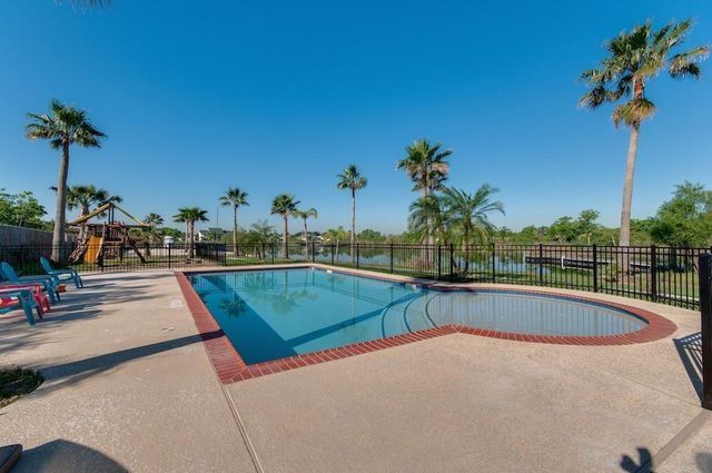 278 Debbie Lane, San Leon, TX 77539