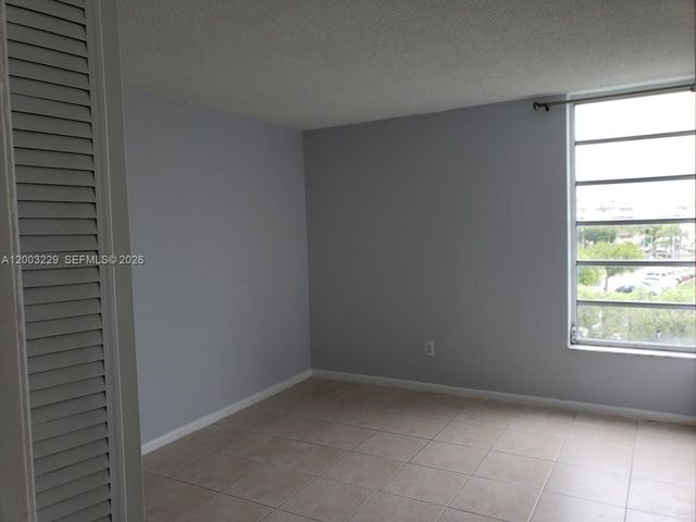 8840 Fontainebleau Blvd 402, Miami, FL 33172