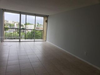 8840 Fontainebleau Blvd 402, Miami, FL 33172