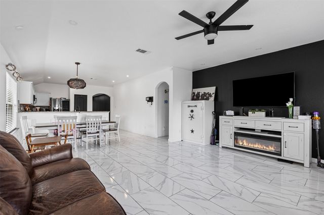 1612 Ambercrest Drive, Lancaster, TX 75146
