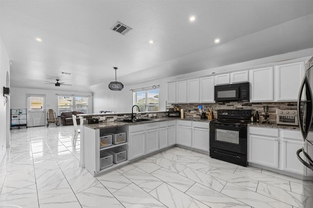1612 Ambercrest Drive, Lancaster, TX 75146
