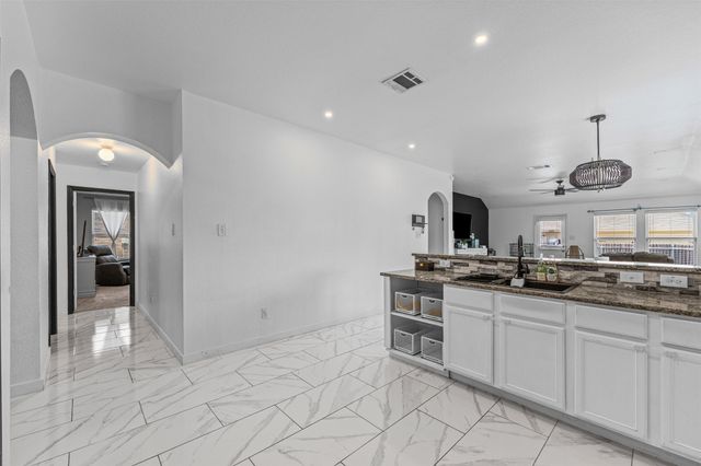 1612 Ambercrest Drive, Lancaster, TX 75146
