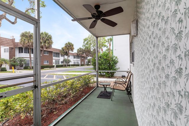 2271 NW 48th Terrace 111, Lauderhill, FL 33313