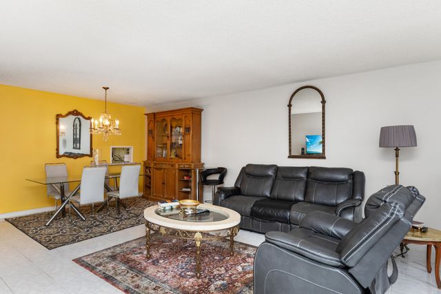 2271 NW 48th Terrace 111, Lauderhill, FL 33313